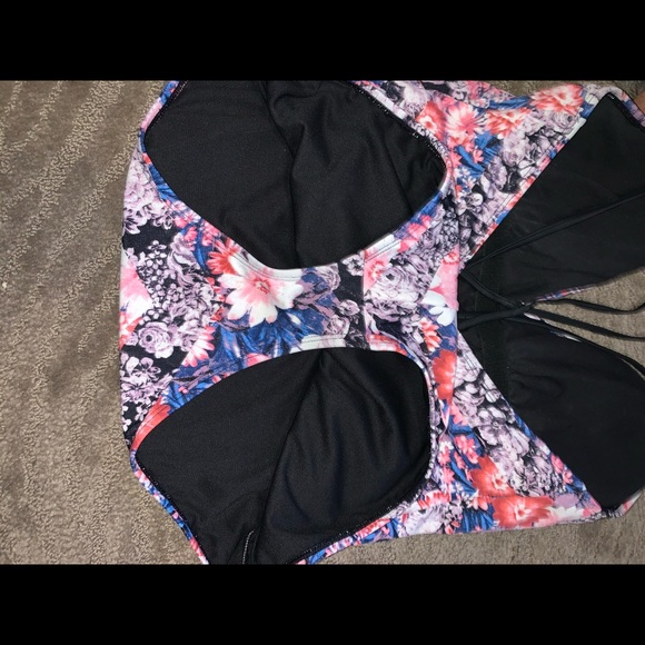 Beach Betty slimming control strapping one piece! - Picture 6 of 7